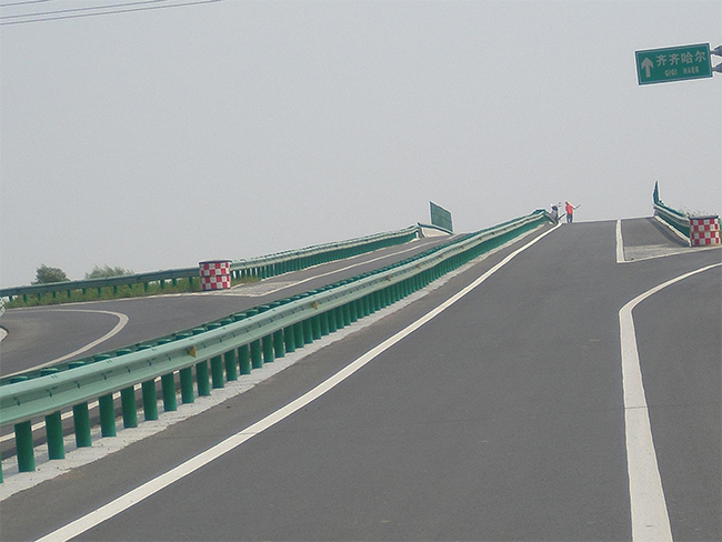 阜阳高速公路护栏的材质与规格