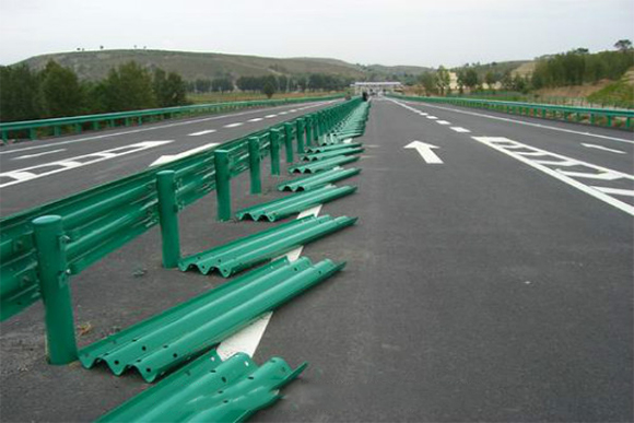 阜阳波形护栏的维护与管理确保道路安全的关键步骤